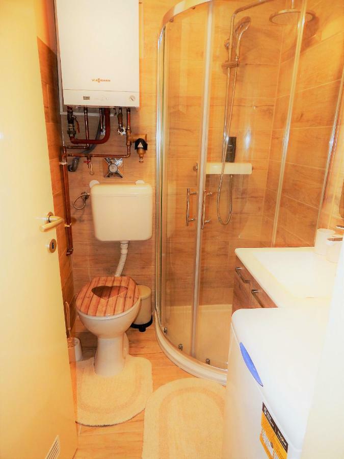Studio Apartman Tvrtko วาราชดีน ภายนอก รูปภาพ